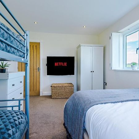 "Woodlands" By Greenstay Serviced Accommodation - Luxury 3 Bed Cottage In North Wales With Stunning Countryside Views & Parking - Close To Glan Clwyd Hospital - The Perfect Choice For Contractors, Business Travellers, Families And Groups Bodelwyddan ภายนอก รูปภาพ