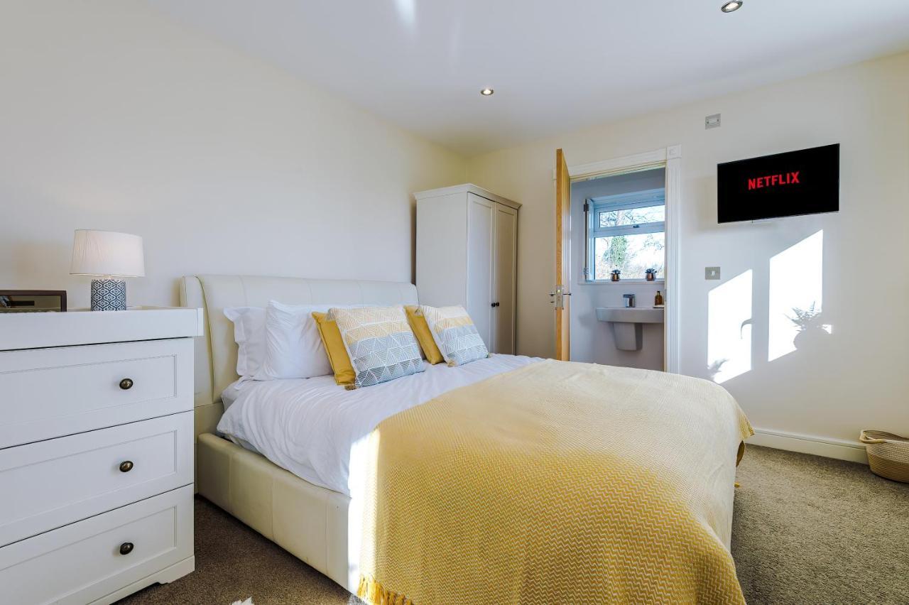 "Woodlands" By Greenstay Serviced Accommodation - Luxury 3 Bed Cottage In North Wales With Stunning Countryside Views & Parking - Close To Glan Clwyd Hospital - The Perfect Choice For Contractors, Business Travellers, Families And Groups Bodelwyddan ภายนอก รูปภาพ