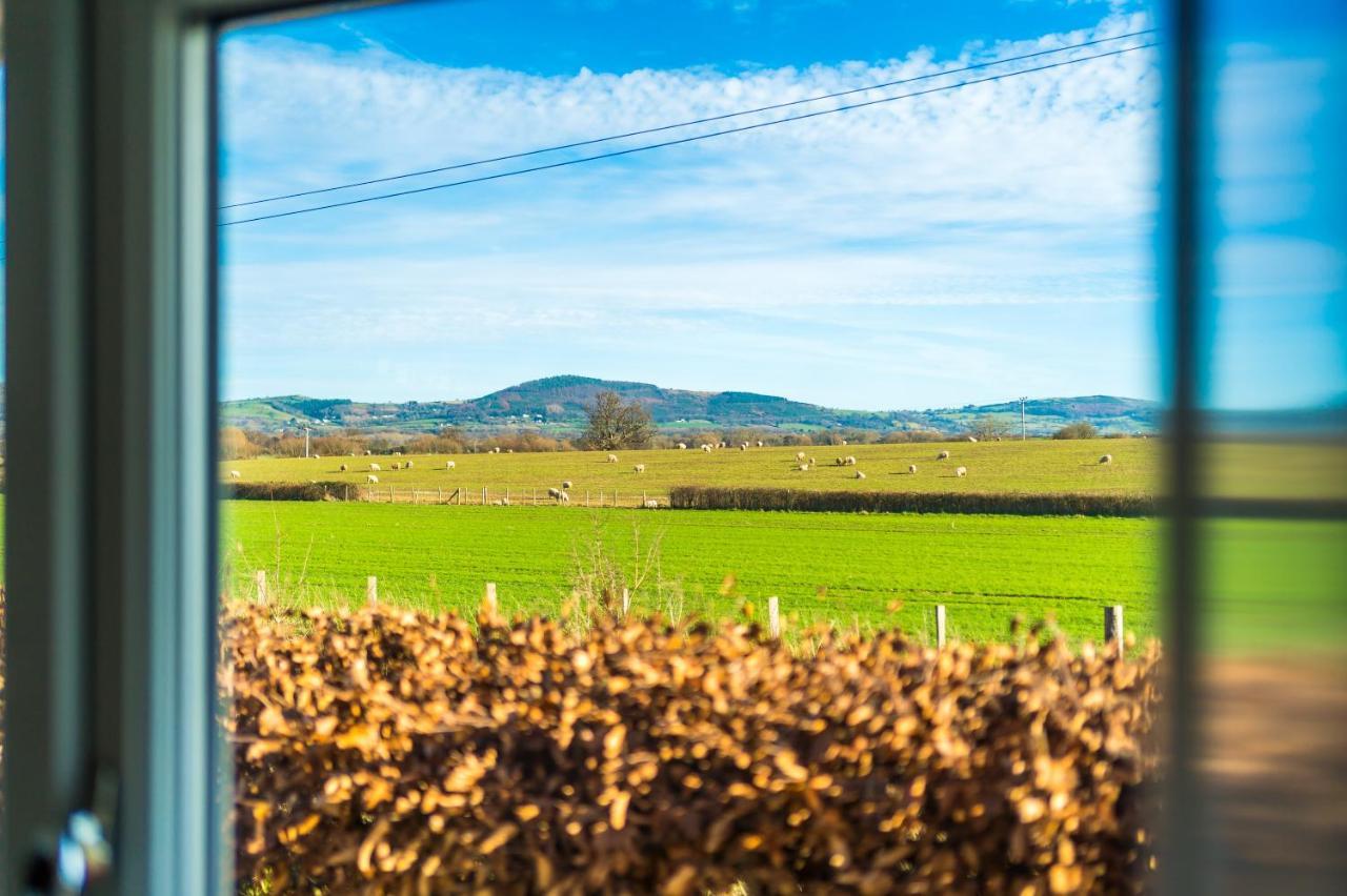 "Woodlands" By Greenstay Serviced Accommodation - Luxury 3 Bed Cottage In North Wales With Stunning Countryside Views & Parking - Close To Glan Clwyd Hospital - The Perfect Choice For Contractors, Business Travellers, Families And Groups Bodelwyddan ภายนอก รูปภาพ