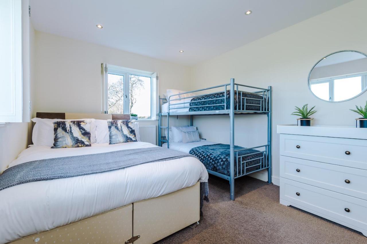 "Woodlands" By Greenstay Serviced Accommodation - Luxury 3 Bed Cottage In North Wales With Stunning Countryside Views & Parking - Close To Glan Clwyd Hospital - The Perfect Choice For Contractors, Business Travellers, Families And Groups Bodelwyddan ภายนอก รูปภาพ