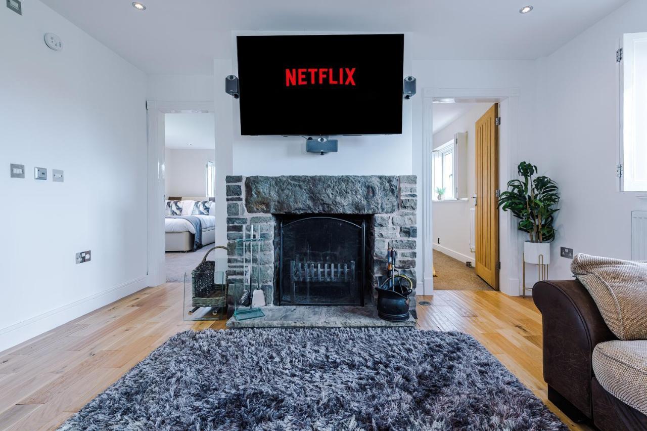 "Woodlands" By Greenstay Serviced Accommodation - Luxury 3 Bed Cottage In North Wales With Stunning Countryside Views & Parking - Close To Glan Clwyd Hospital - The Perfect Choice For Contractors, Business Travellers, Families And Groups Bodelwyddan ภายนอก รูปภาพ