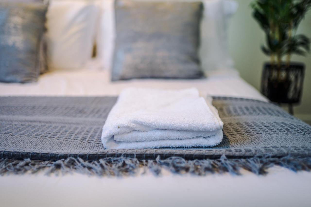 "Woodlands" By Greenstay Serviced Accommodation - Luxury 3 Bed Cottage In North Wales With Stunning Countryside Views & Parking - Close To Glan Clwyd Hospital - The Perfect Choice For Contractors, Business Travellers, Families And Groups Bodelwyddan ภายนอก รูปภาพ